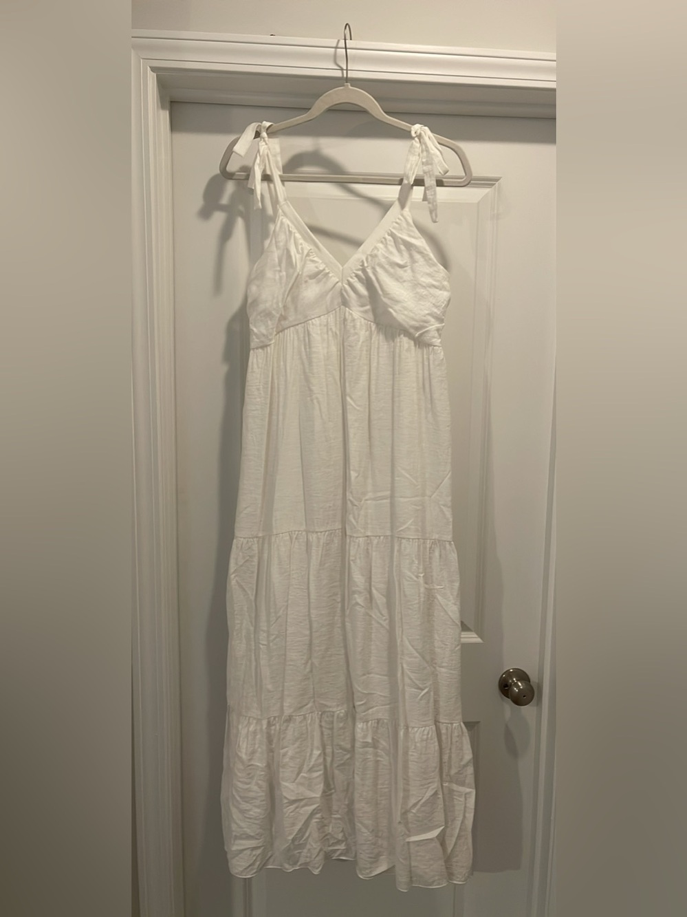 EUC White Tie-Shoulder Maxi Express  Dress medium